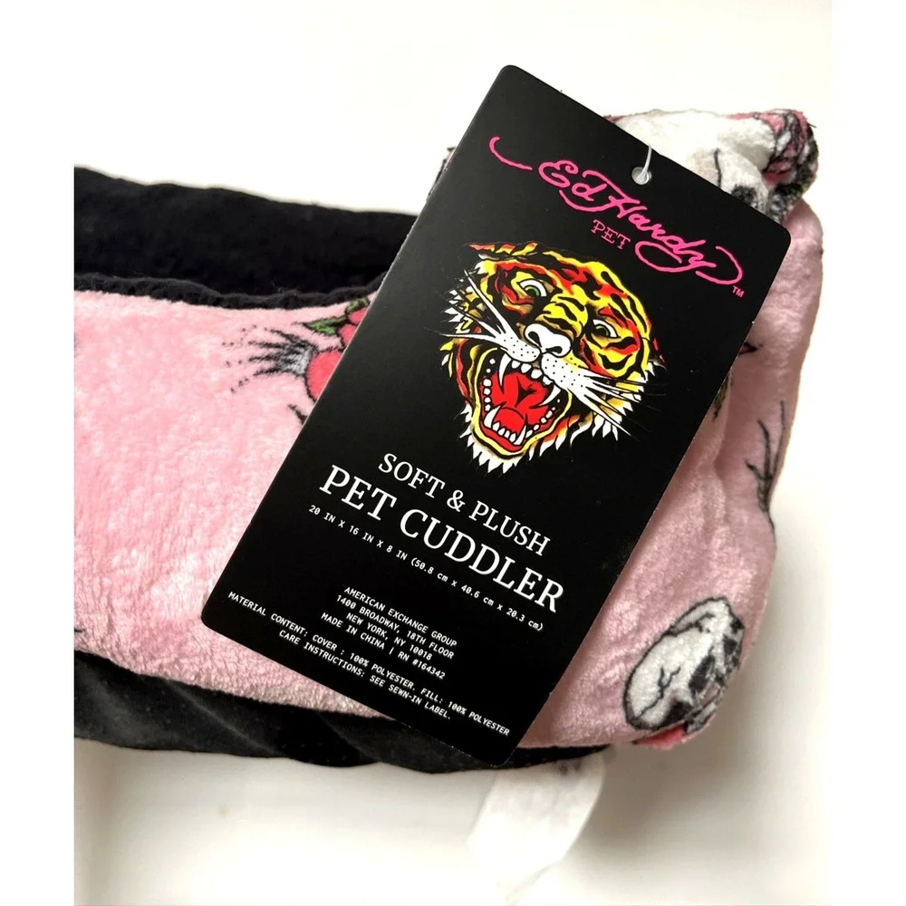 NWT Ed Hardy Pet Bed Pink Skull Rose Tattoo Plush Cuddler Cat Small Dog 20x16